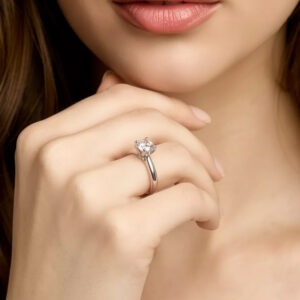 4-Prong Classic Setting 18K Gold / Platinum