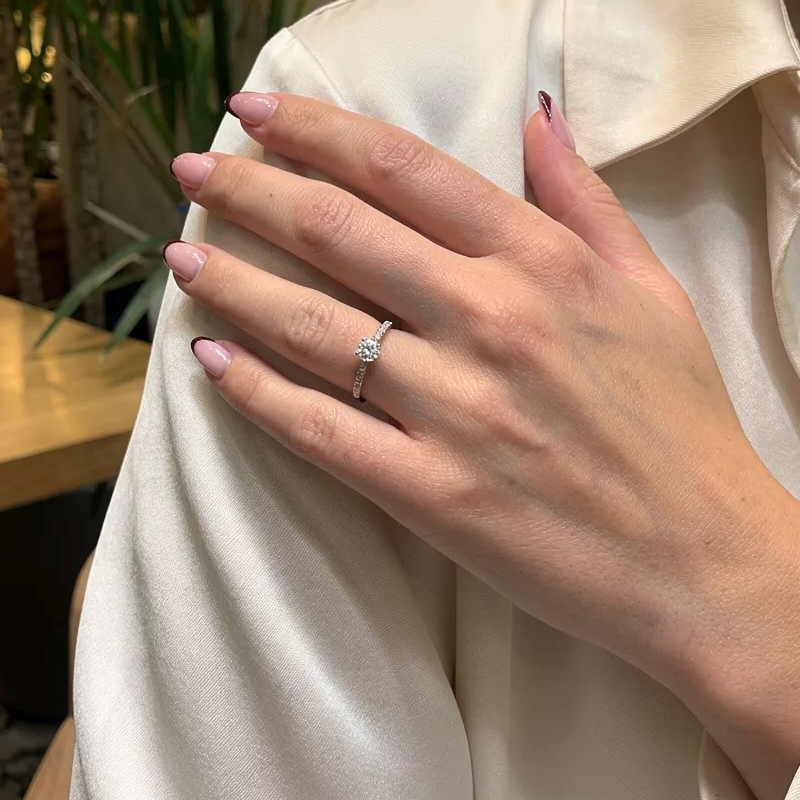 4-Prong Signature Setting 18K Gold / Platinum - Image 5