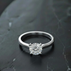 Signature Four-Prong – Classic Brilliance